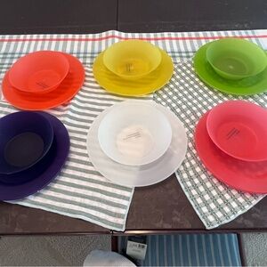 ✨NWT✨Colorful Set of Outdoor Plates and Bowls
